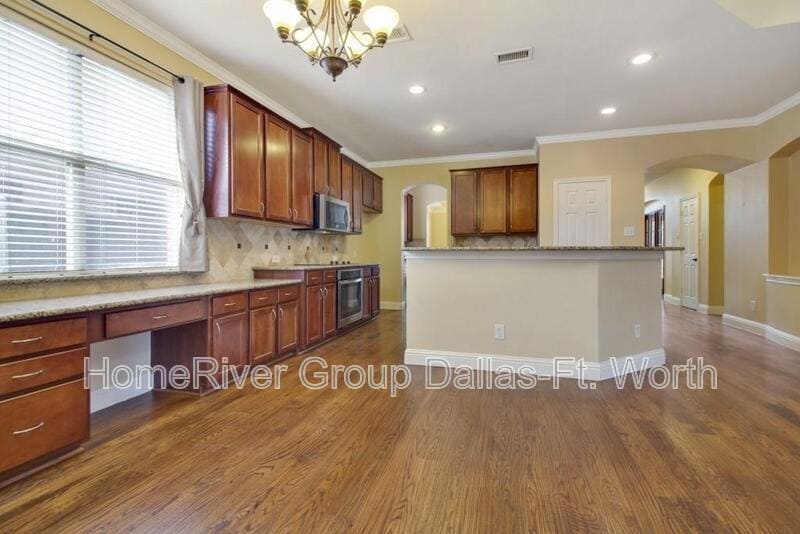 Building Photo - 2527 Windgate Dr