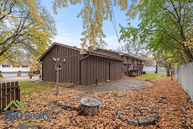 Building Photo - 3 Bedroom Plus Den Home