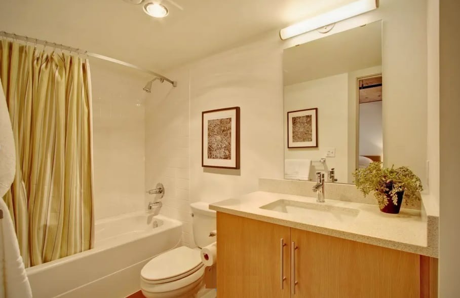 Upstairs full bath - 401 9th Ave N