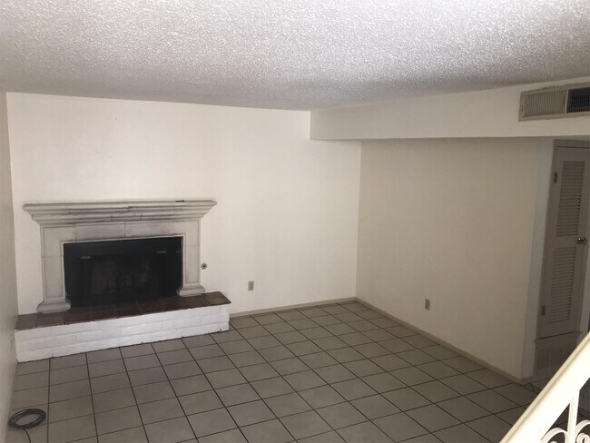 Building Photo - 10628 B SPRINGWOOD