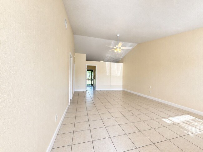 Building Photo - 4133/4135 SW 7th Pl