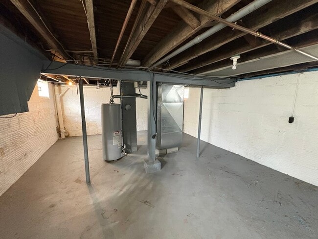 Building Photo - Two bedroom one bathroom home for rent