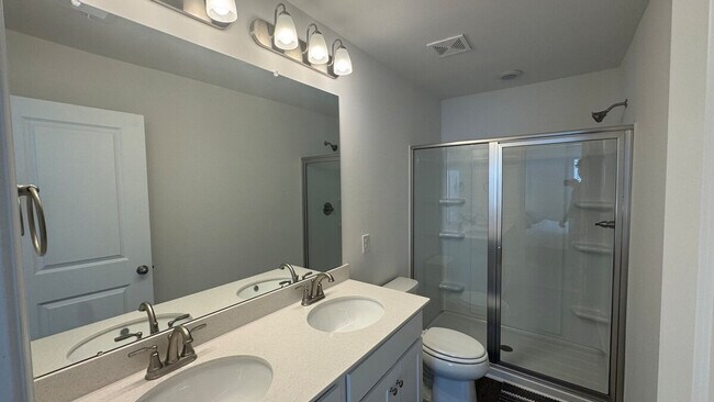 Building Photo - 134 Roxanne Dr