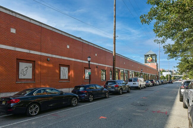 Building Photo - 800 Jackson St