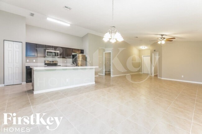 Building Photo - 1133 SW Eleuthera Ave