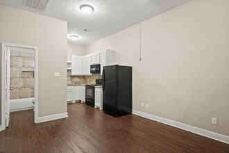 Building Photo - One of a kind, adorable 2 bed/1bath