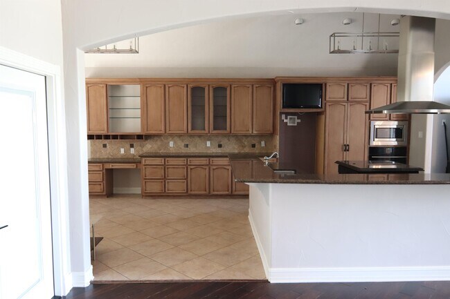 Building Photo - 7950 Riviera Ct
