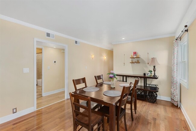 Building Photo - 256 Round Hl Dr