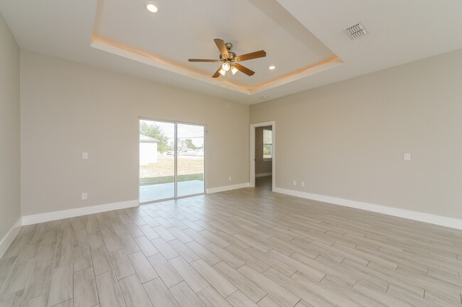 Building Photo - 398 Camellia Ct