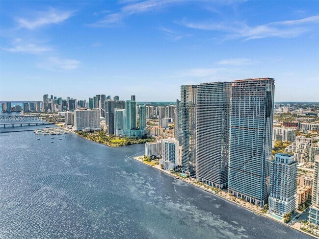 Building Photo - 700 NE 24th St