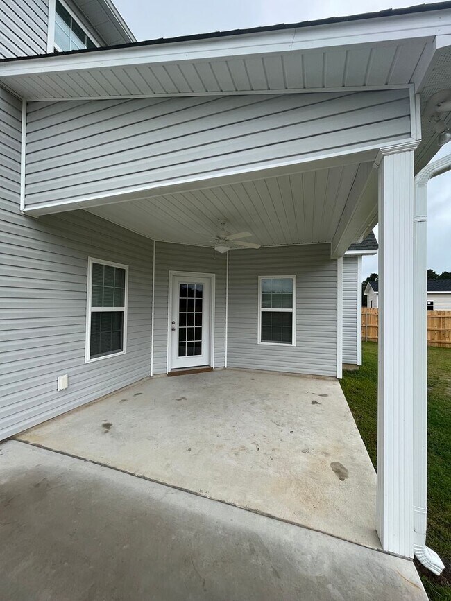 Building Photo - Welcome to Stateside!