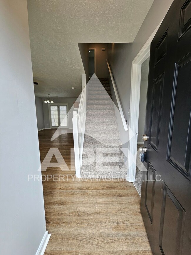 Building Photo - **MOVE-IN SPECIAL** 1/2 off 1st month! Bea...