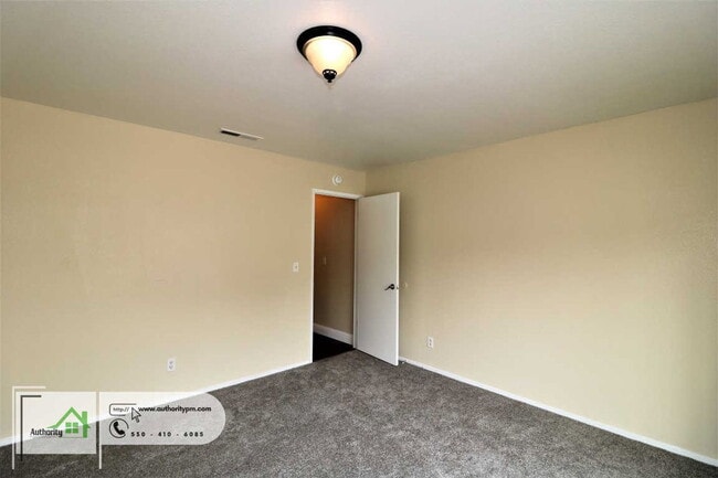 Building Photo - 3712 Canterbury Dr