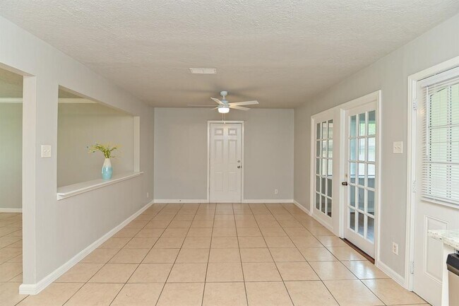 Building Photo - 8409 Bob White Dr