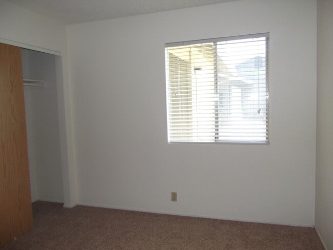 Building Photo - 616 Crosby Ln