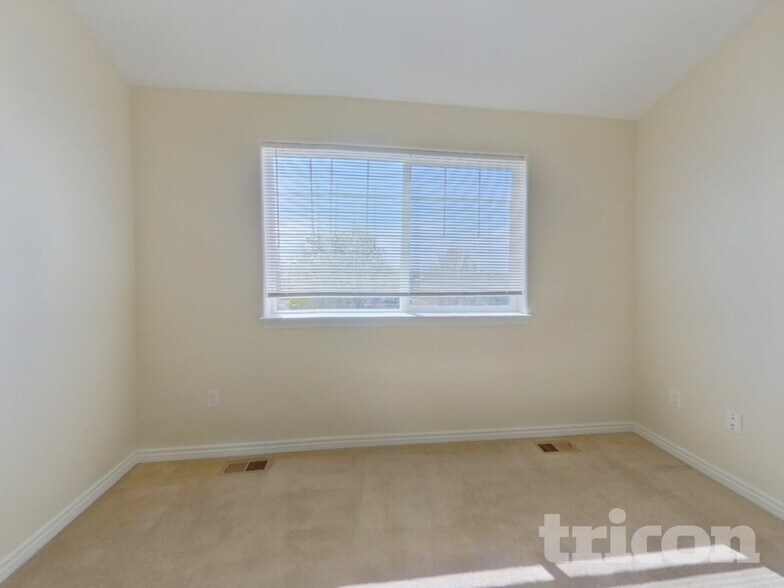 Building Photo - 305 Calhoun Cir