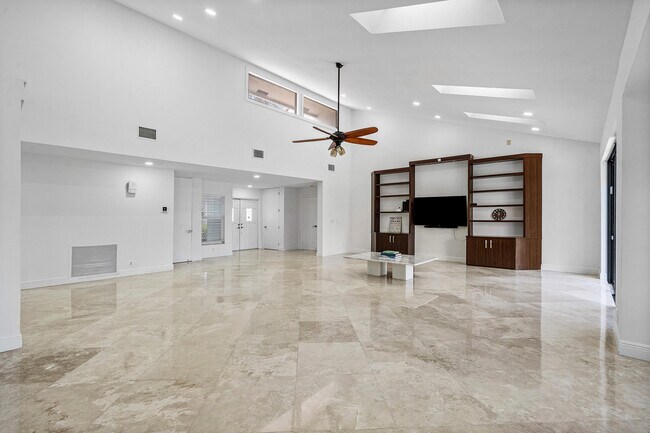 Building Photo - 10391 Boca Woods Ln