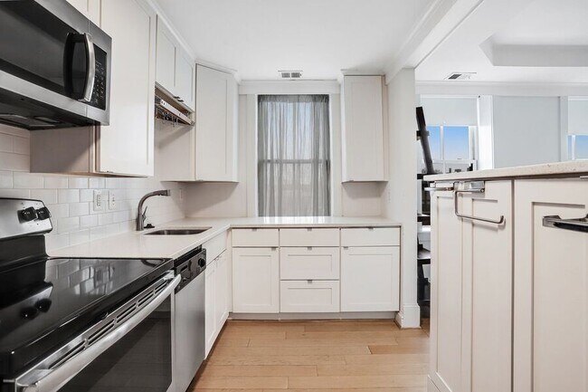 Building Photo - 1451 Park Rd NW