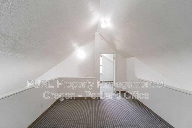 Building Photo - 3602 N Gantenbein Ave