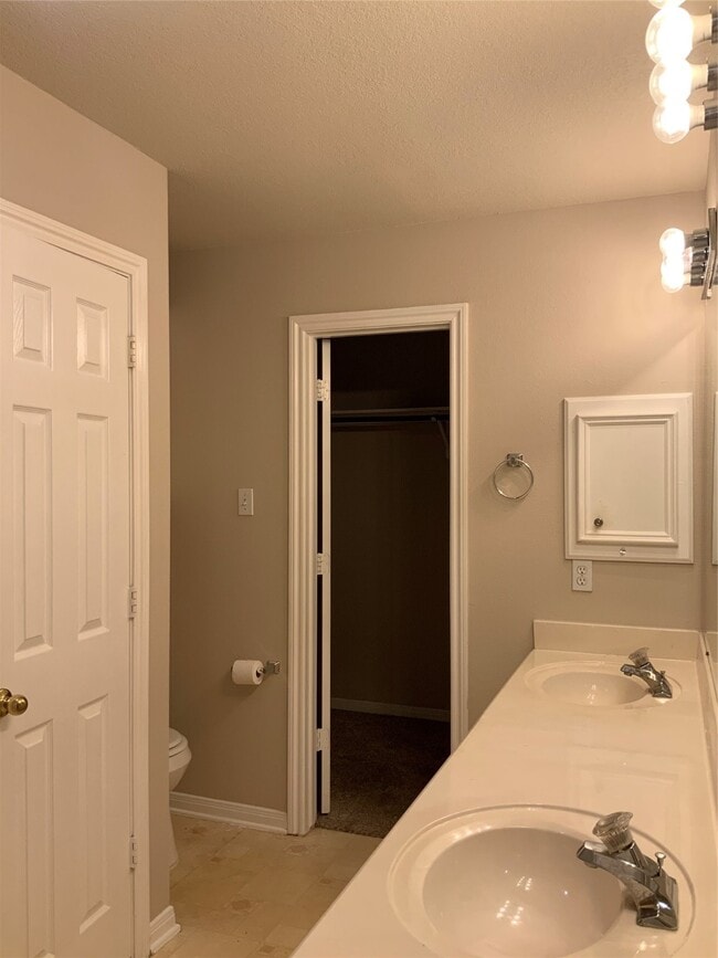 Building Photo - 1804 Arbor Glen