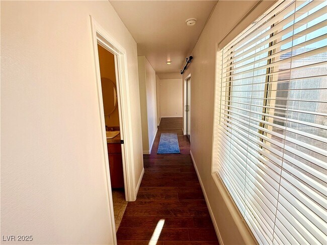 Building Photo - 1100 Dollar St