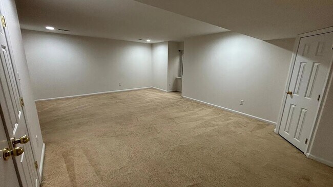Building Photo - 1161 Tudor Dr