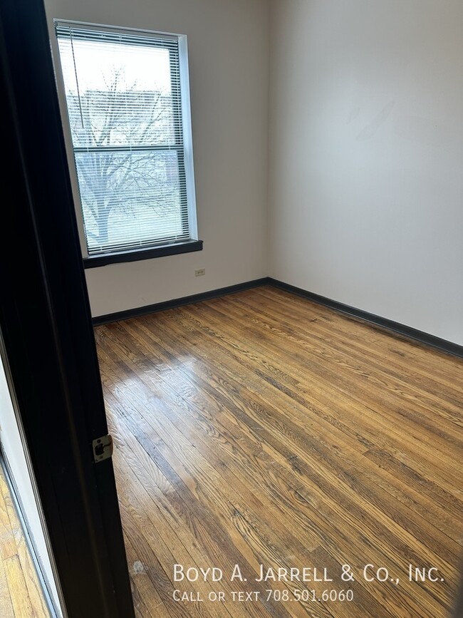 Building Photo - 212 E 57th St