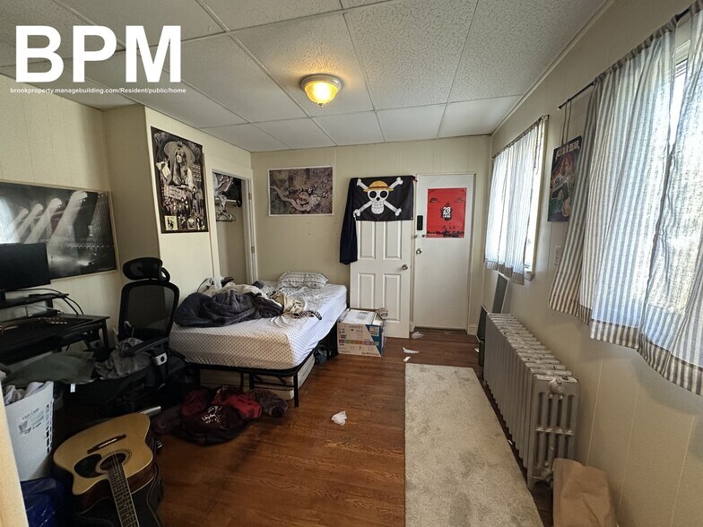 Building Photo - 28 Monmouth St