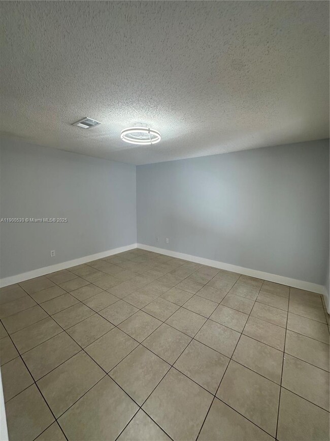 Building Photo - 10295 Hidden Springs Ct