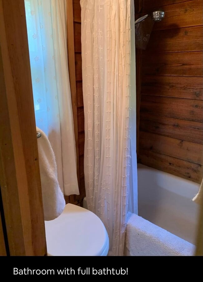 Regular bathroom with bathtub - 8555 Sonoma Ave