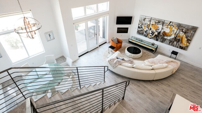 Building Photo - 118 S Kenwood St