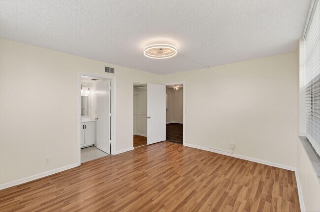 Building Photo - 26 Abbey Ln