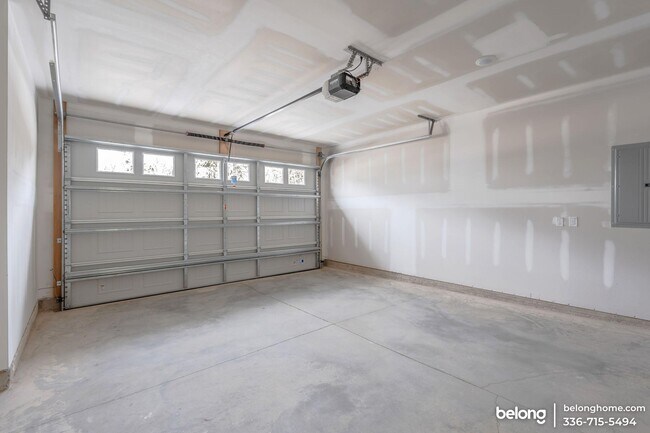 Building Photo - 2120 Opulent Oaks Ln
