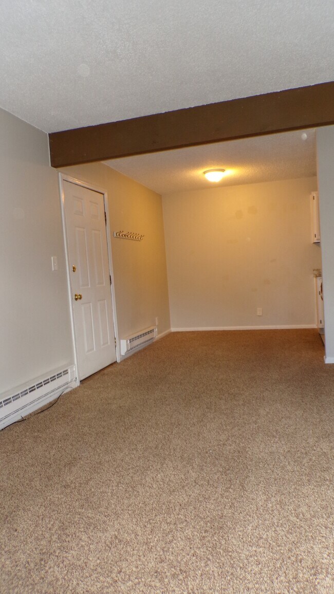 Building Photo - 998 W Beaver Creek Blvd