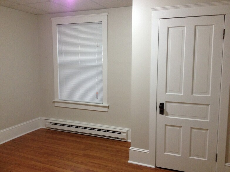 Building Photo - 144 E 5th St