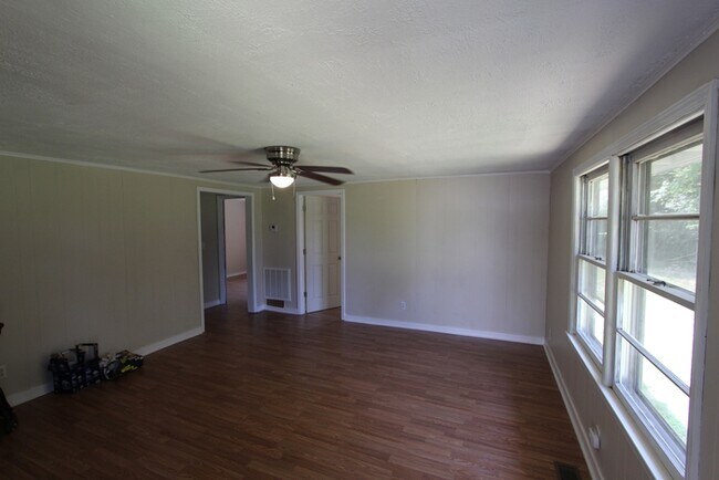 Building Photo - 3915 Foster Dr