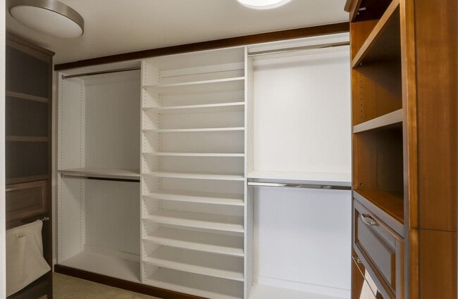 Building Photo - 8101 E Del Timbre Dr