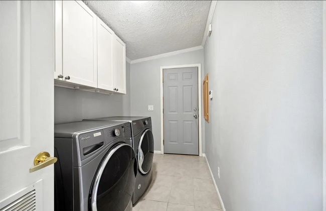 Building Photo - 5634 Clay St