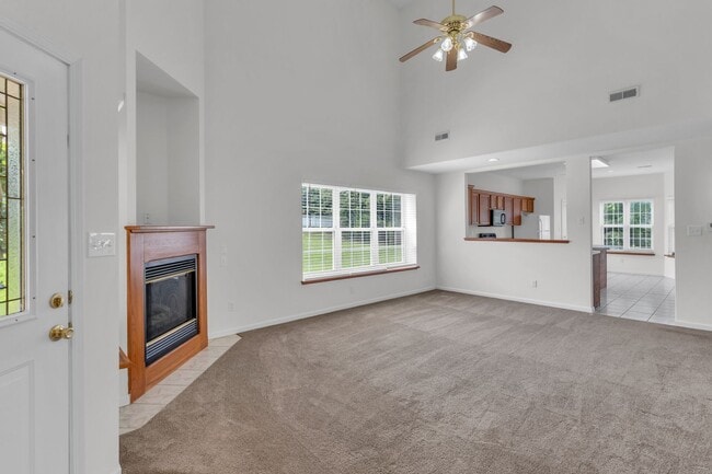 Building Photo - Huge 3 Bedroom, 2 Bath Town Home in SW Col...
