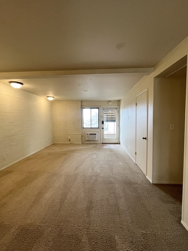 Building Photo - 599 Darwin St