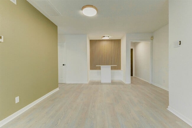 Building Photo - 2135 Casa Rio Cir