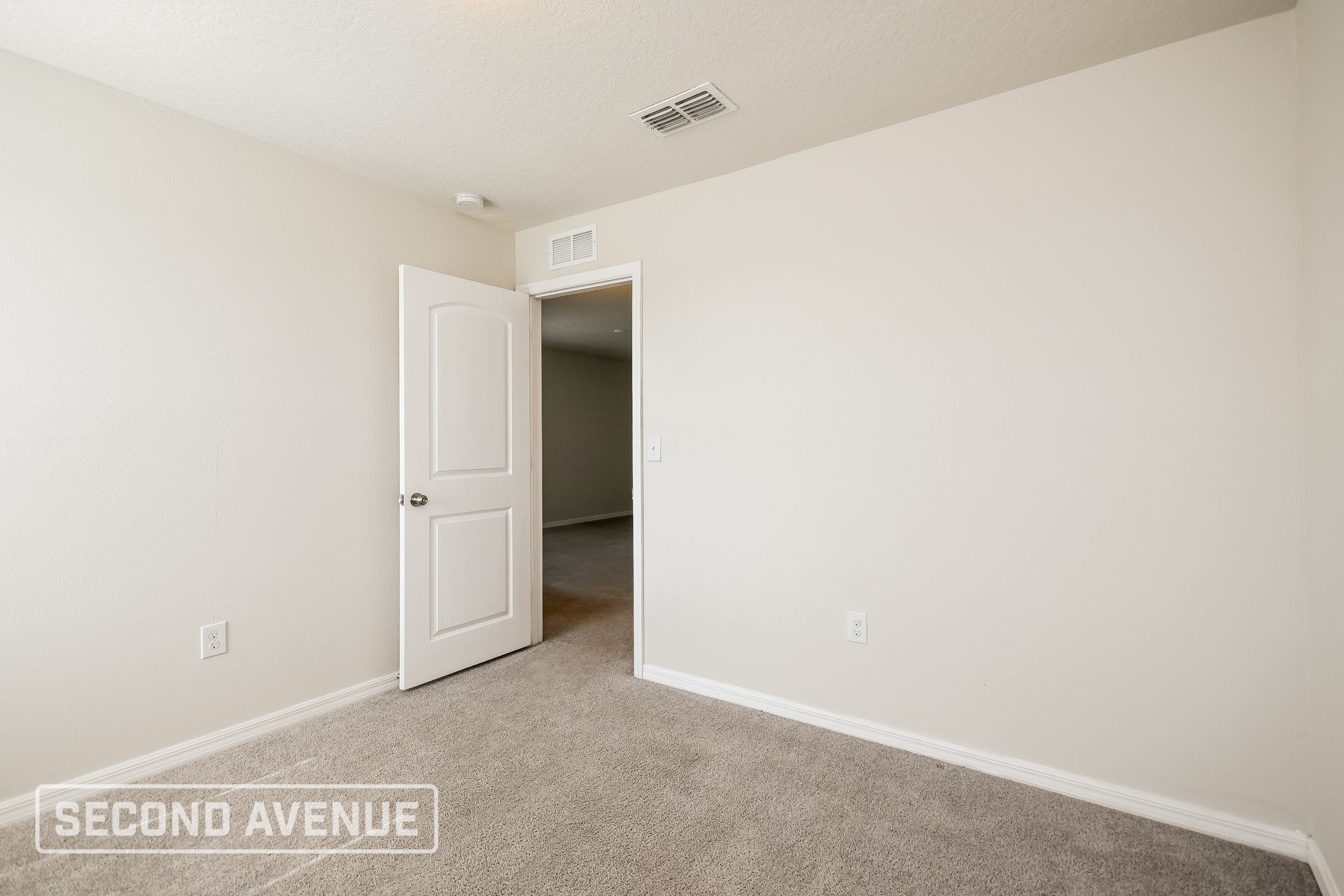 Building Photo - 106 Tulip Ln