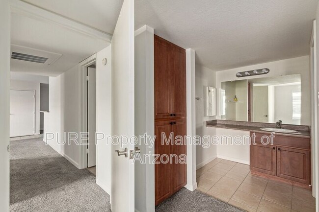 Building Photo - 5995 N 78th St
