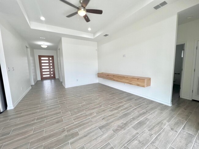 Building Photo - 409 Alex Haley Dr