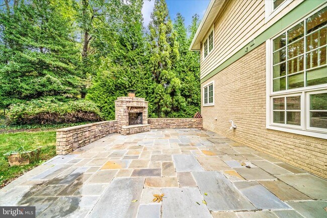 Building Photo - 1925 Pagebrook Rd