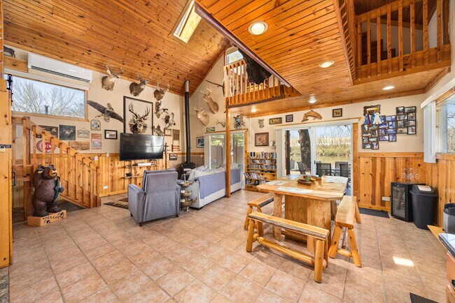 Building Photo - 3341 E 2059th Rd