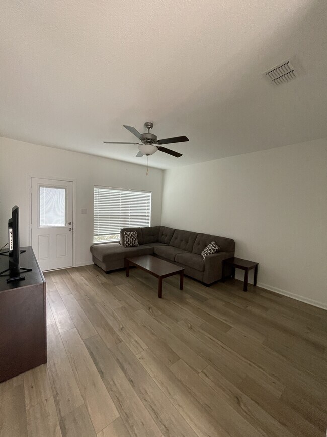 Building Photo - 10829 Emerick St