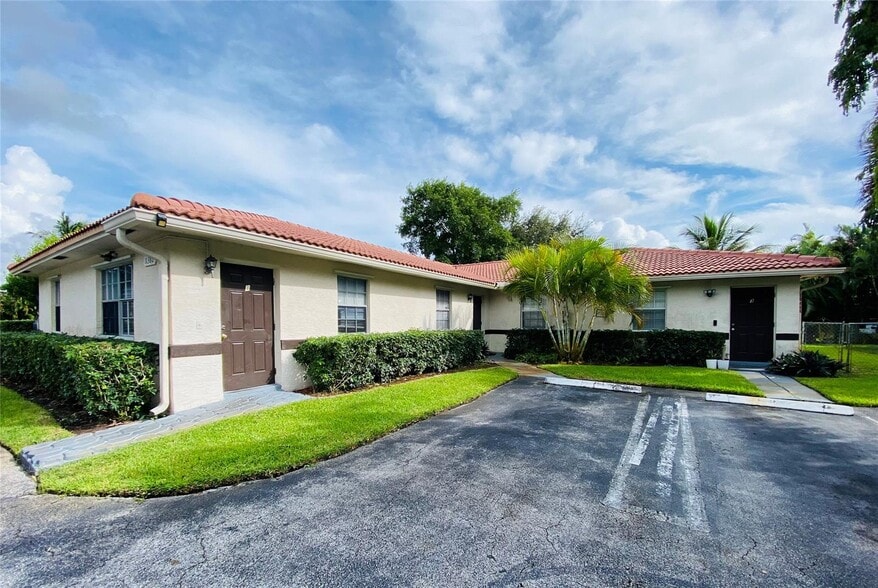 Primary Photo - 11380 NW 39th St