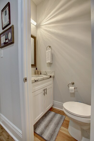 Building Photo - 1913 Mehle St