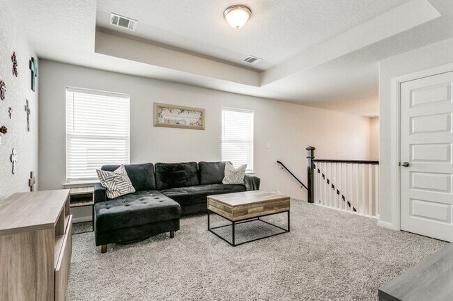 Building Photo - Beautiful Modern 2 story home!